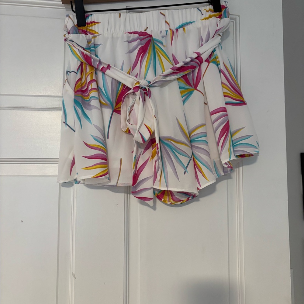 Colorful Leaf Print High Waist Women's Shorts